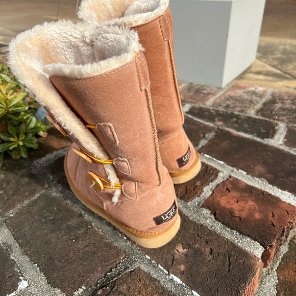 UGG 3 button Bailey pull on boot size W7 - Picture 3 of 11